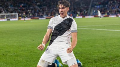 Real Madrid pounce to sign Levante striker Espi