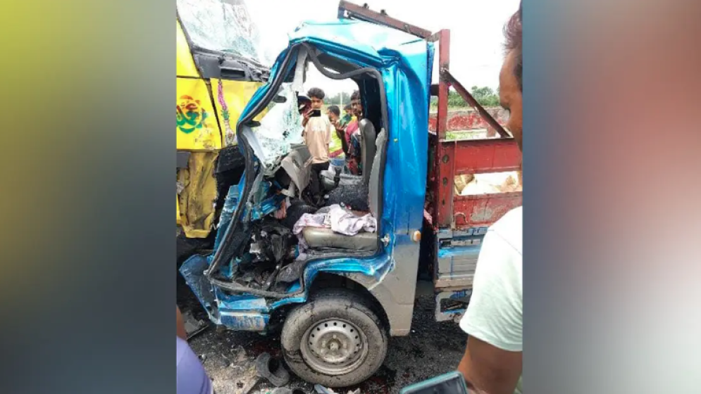 Four killed in head-on collision between two trucks in Bogura