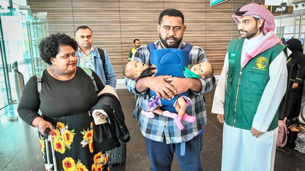 Fijian conjoined twins Jesipeli and Di Cecea arrive in Riyadh