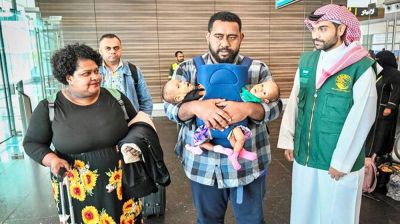 Fijian conjoined twins Jesipeli and Di Cecea arrive in Riyadh