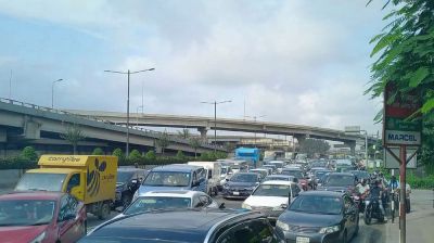 Severe traffic jam hits Dhaka Airport road, commuters suffer