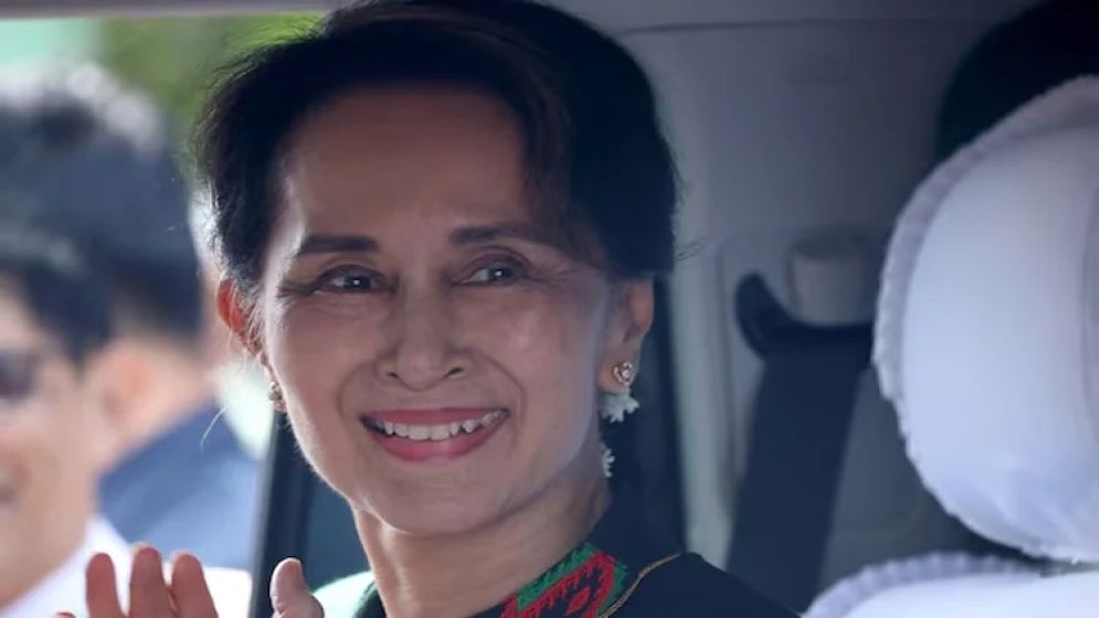 Detained Suu Kyi meets Red Cross official in Myanmar