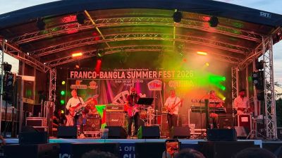 James enthrals thousands at Franco-Bangla Summer Fest in Paris