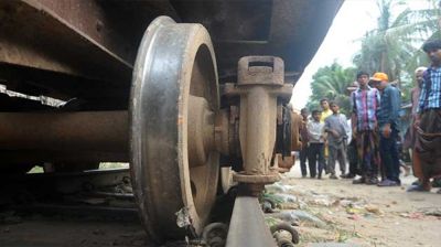 Train derails in Sirajganj, communication between Dhaka and northern districts disrupted