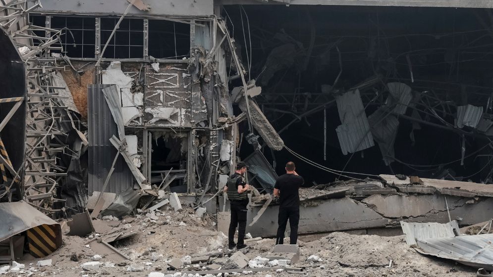 Russia kills 17 in missile strikes on Ukraine