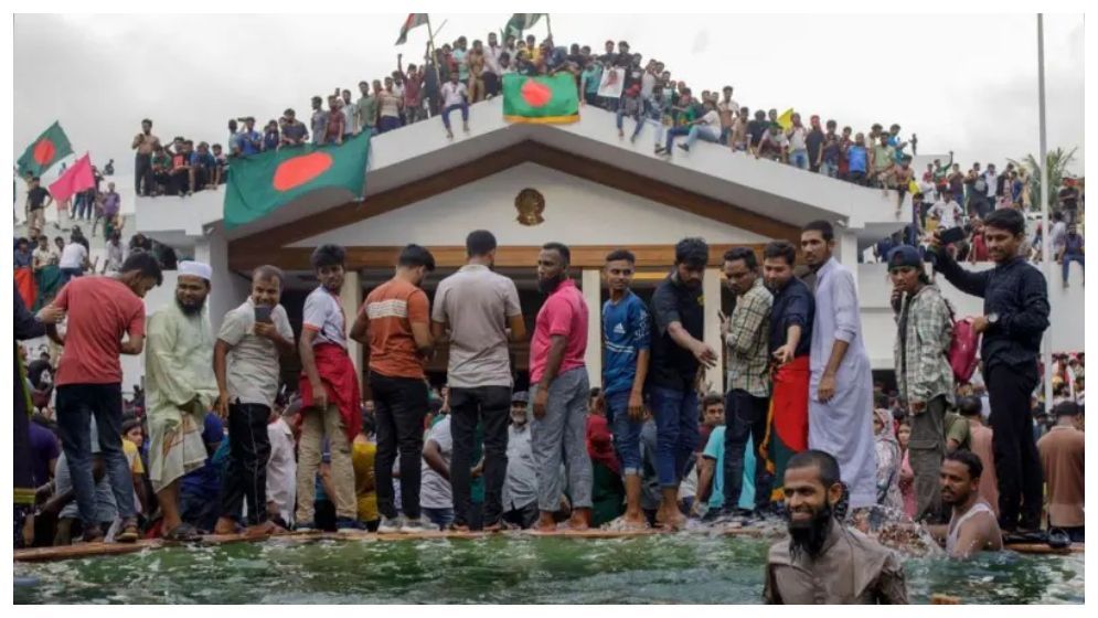 What happened in the final 72 hours before Sheikh Hasina's downfall?
