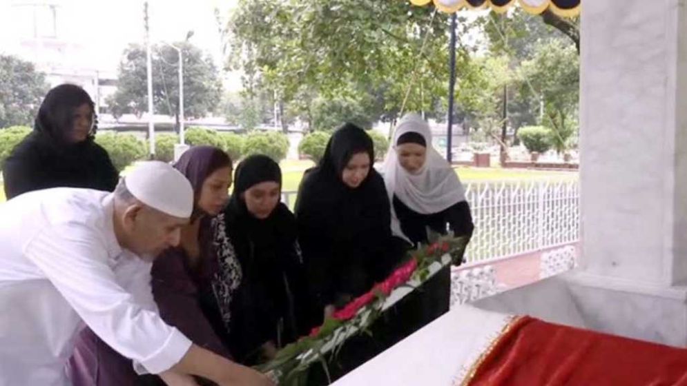 Zubaida Rahman pays tribute at father's grave with Zaima