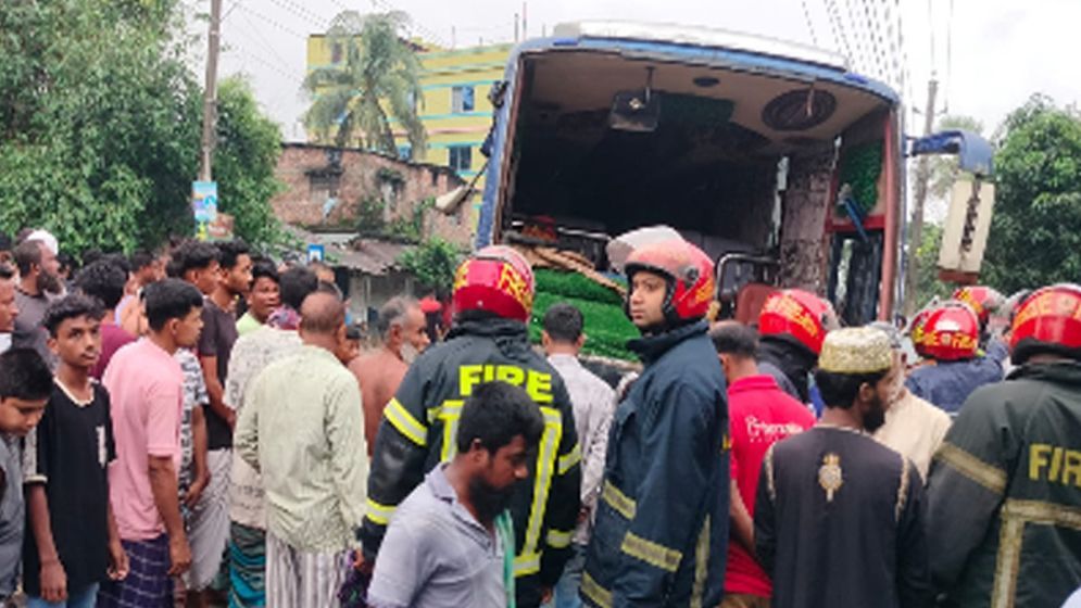 Seven workers killed in Bogura bus crash