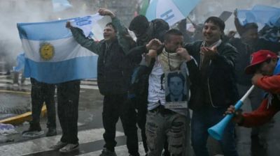 Clashes with police as Argentines protest property bill