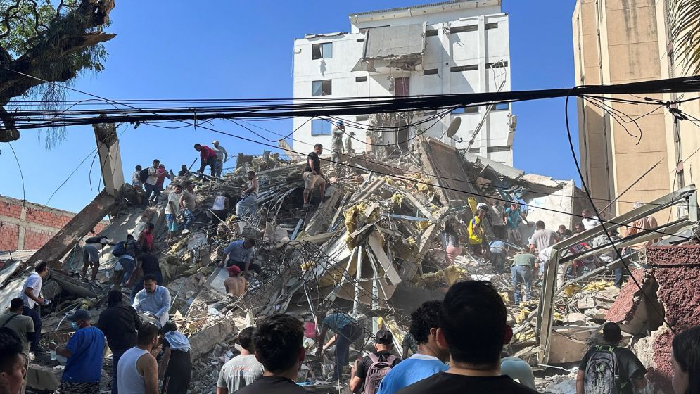 Colombia quake leaves 69 dead, with more trapped under rubble