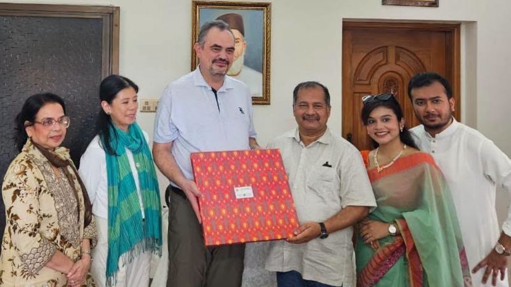 US envoy relishes hilsa, rasmalai at info minister’s village home