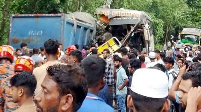 Bus-truck collision leaves three dead in Chandpur
