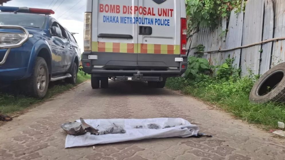 Bomb wrapped in pressure cooker defused in Savar