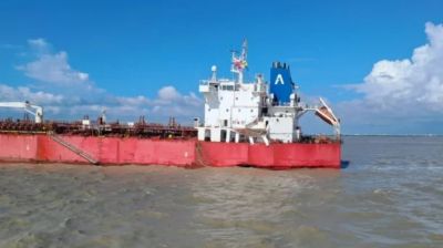 Two ships collide in Ctg port waters