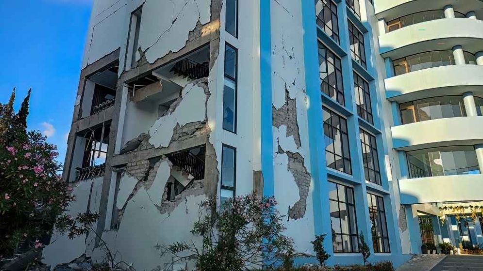 Powerful Indonesian earthquake kills two