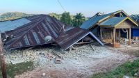 Strong 7.7-magnitude earthquake strikes off Indonesia