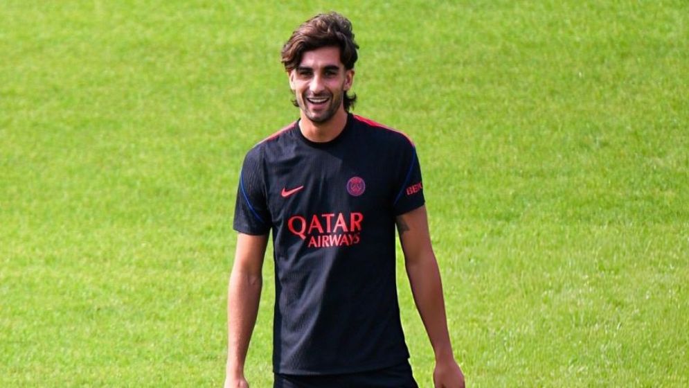 World Cup winner Ferran Torres signs for PSG from Barcelona