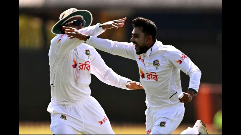 Mehidy takes three as Bangladesh close on historic win in Australia