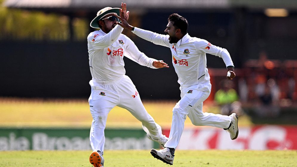 Miraz claims Smith as Bangladesh sense historic upset in Australia