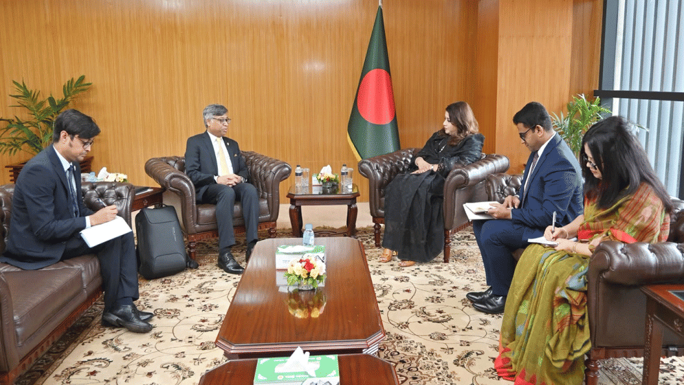 Shama discusses reinvigoration of SAARC with outgoing secretary general