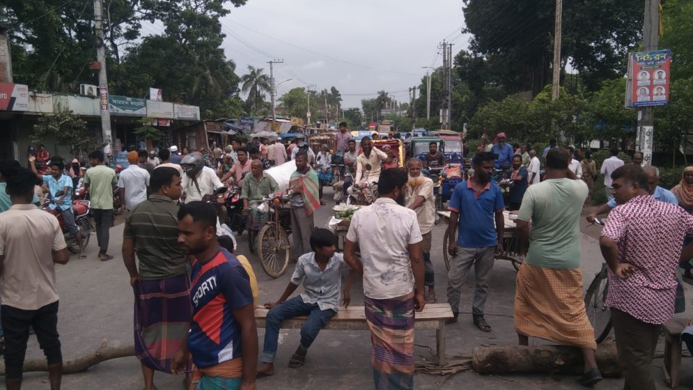 Third-grader killed by bus on way to school in Dinajpur