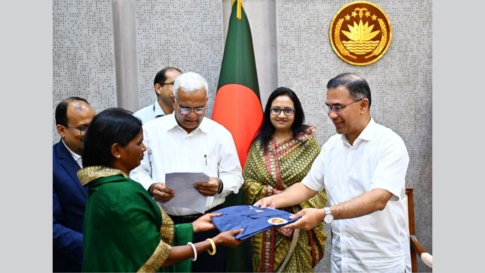 PM launches distribution of 20,000 raincoats among tea workers