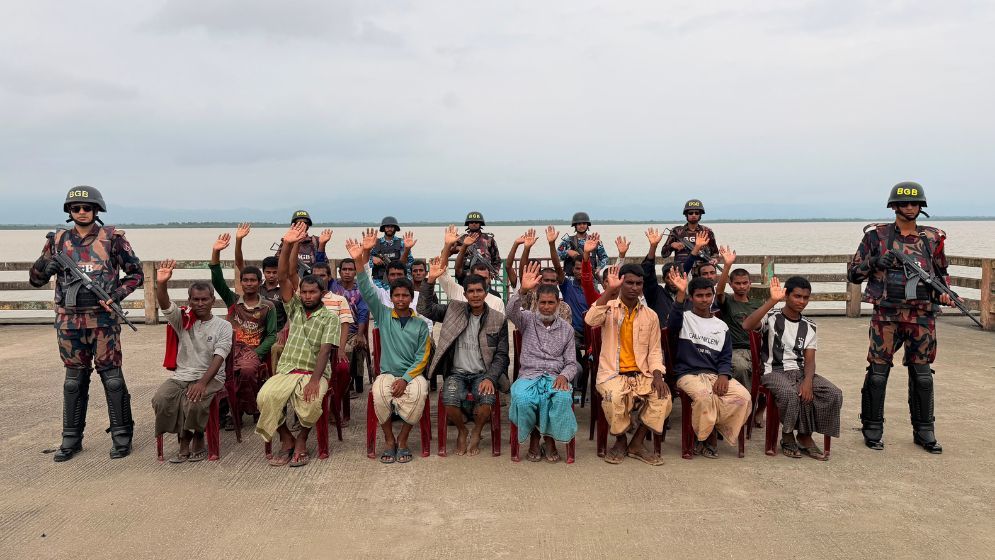 BGB brings back 24 fishermen detained by Arakan Army