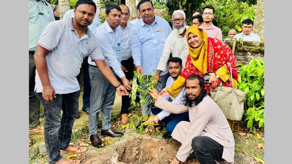 2,000 saplings distributed among volunteers in Lalmonirhat
