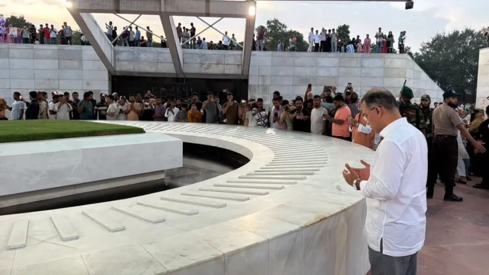 pm-offers-prayers-at-graves-of-ziaur-rahman-khaleda-zia