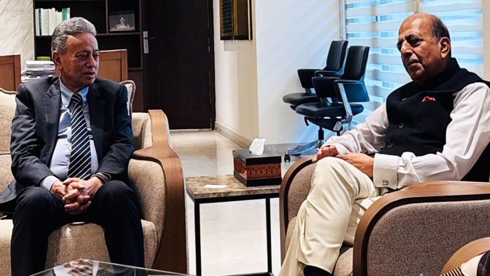 Trivedi meets Amir Khosru, discusses economic ties