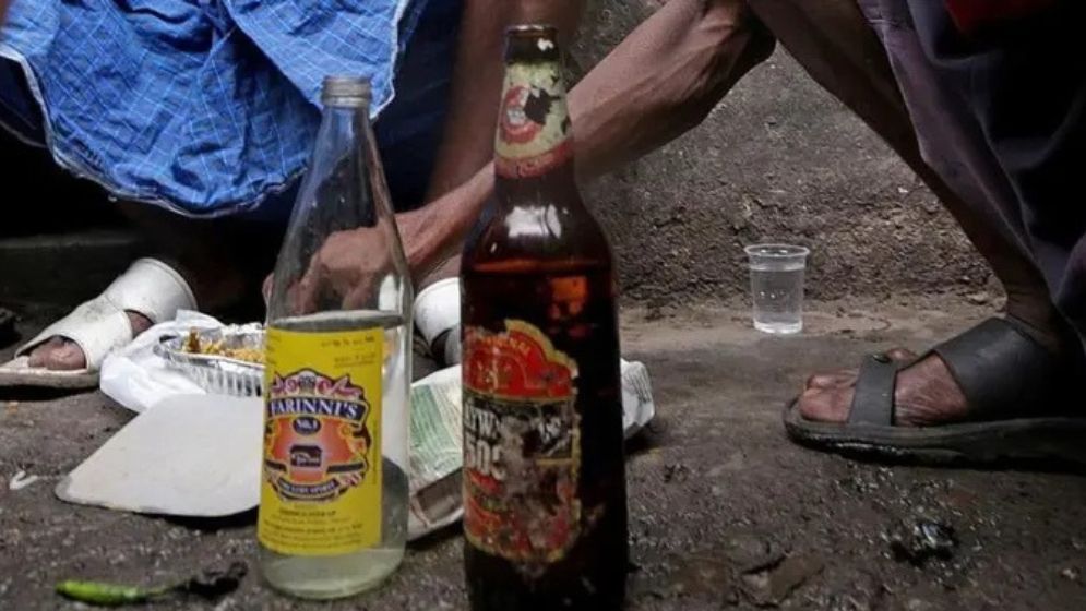 8 dead after consuming spurious liquor in India