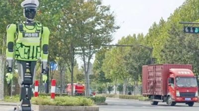 China puts robocops on traffic duty