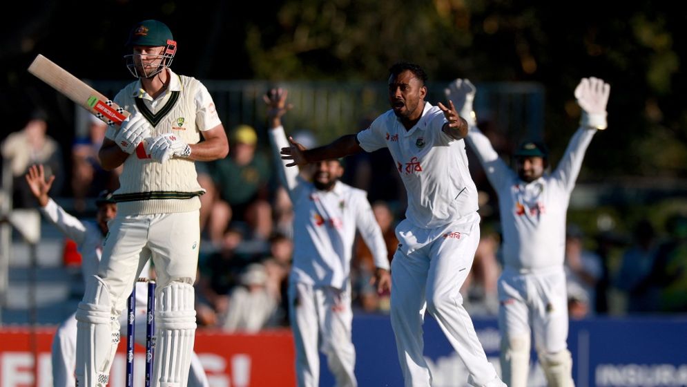 Australia lead by 101 in 2nd Test as 18 wickets fall on day one