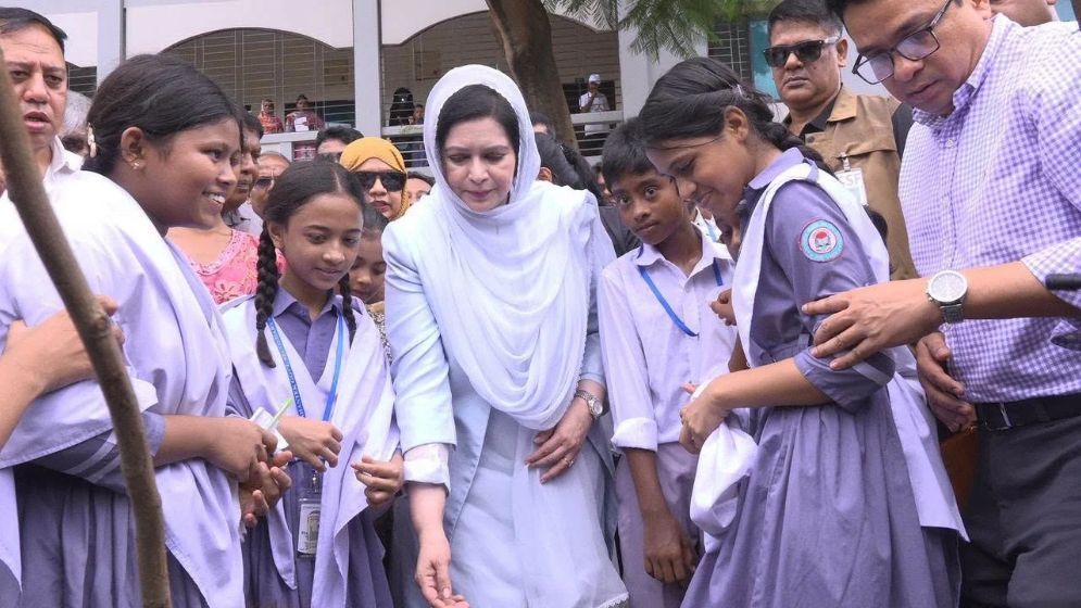 Around 1,000 underprivileged residents of Bhashantek, Korail, Sattola slums receive free eye care