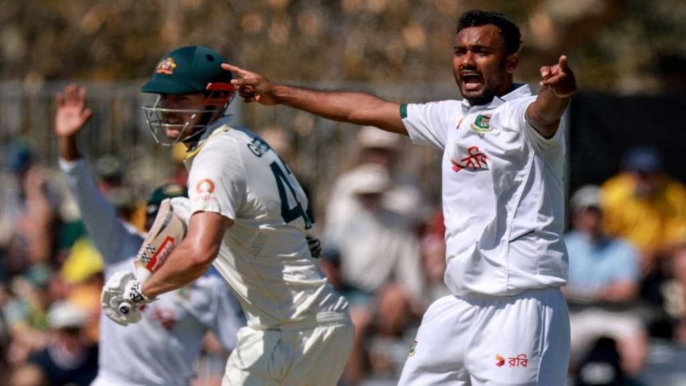 Australia dismissed for 210, lead Bangladesh by 146