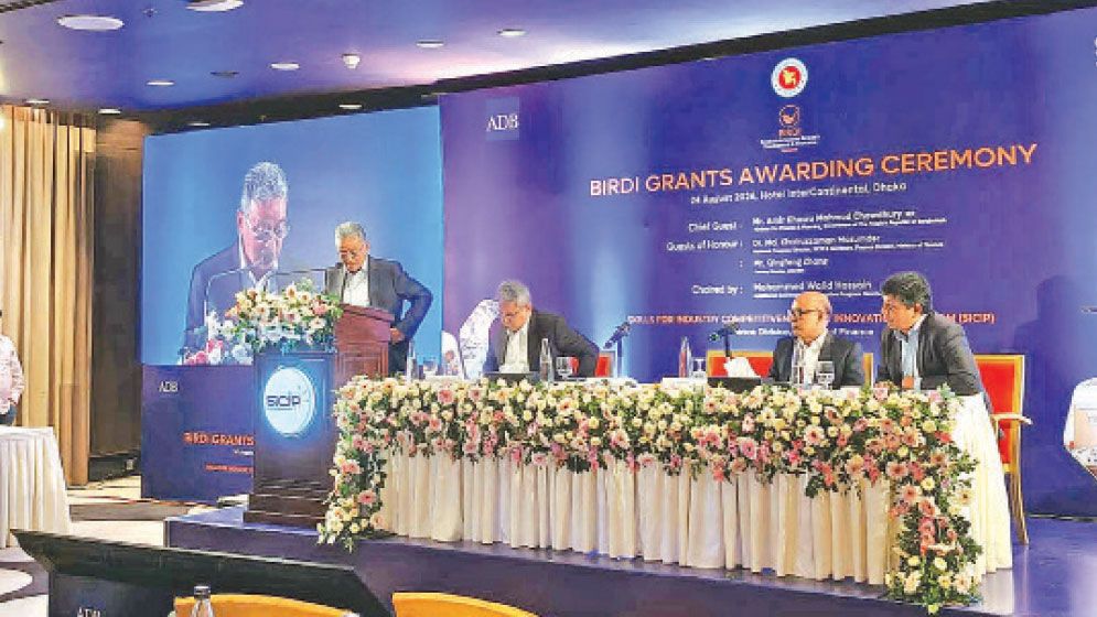 Govt to stabilise economy before restoring growth