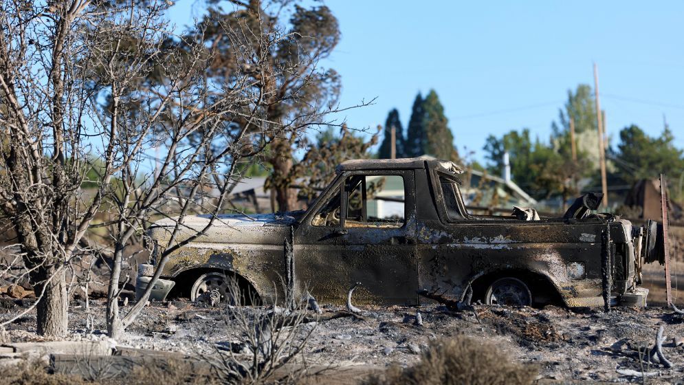 Tens of thousands flee fire near US city of Reno