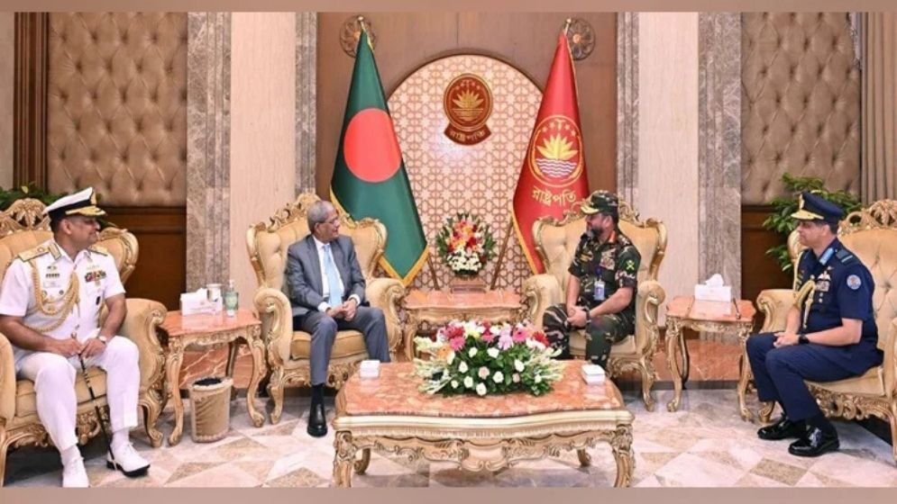 Chiefs of three services call on President