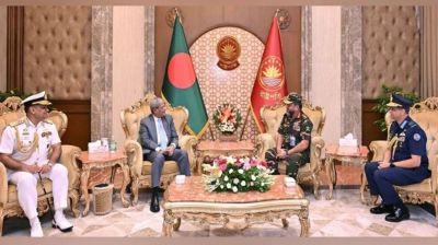 Chiefs of three services call on President