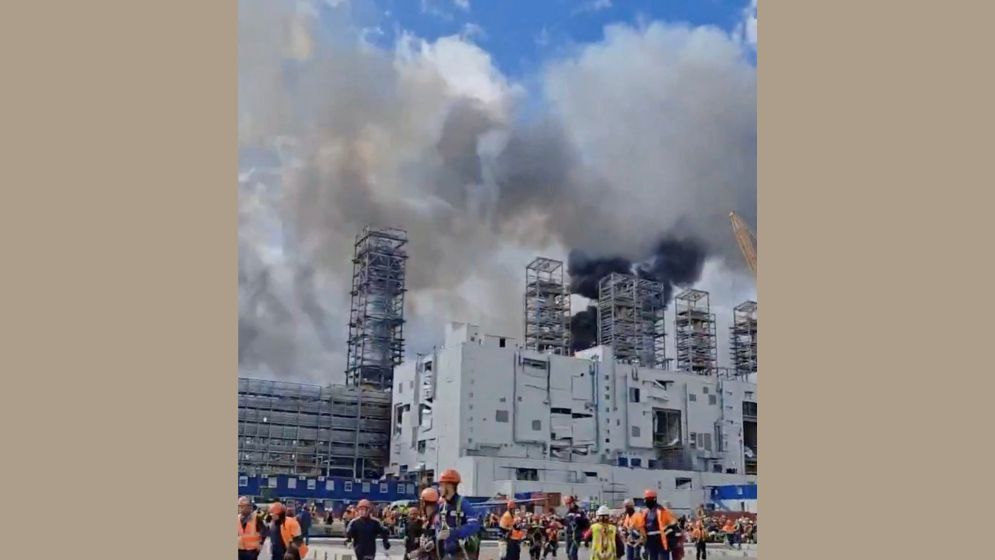 7 people, including six Chinese, killed in Russian factory fire