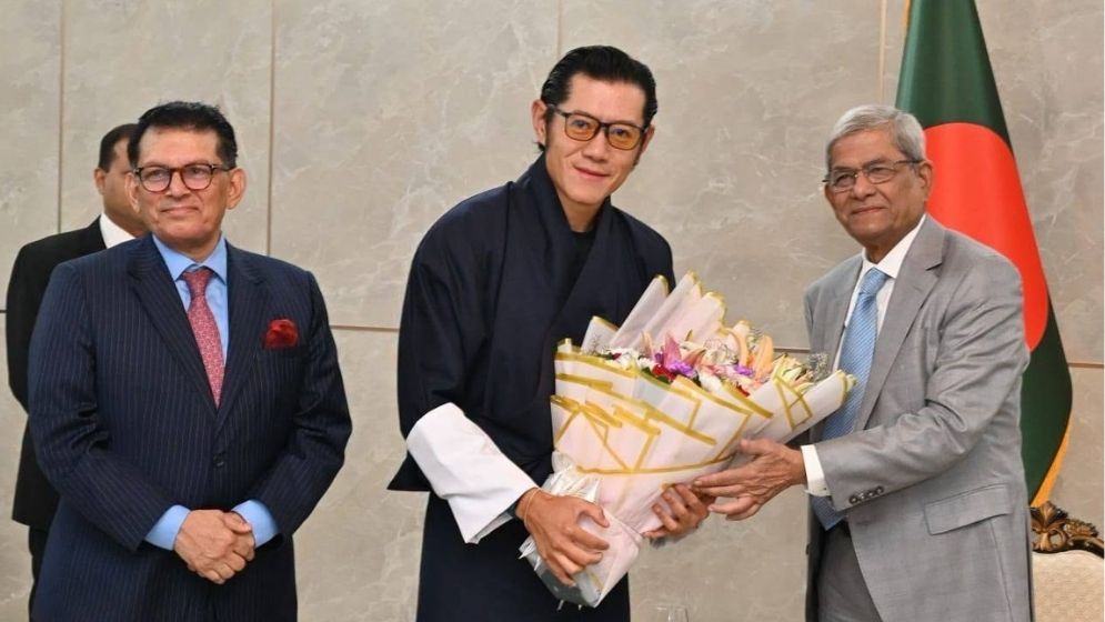 Bhutanese King meets President Mirza Fakhrul during Dhaka transit