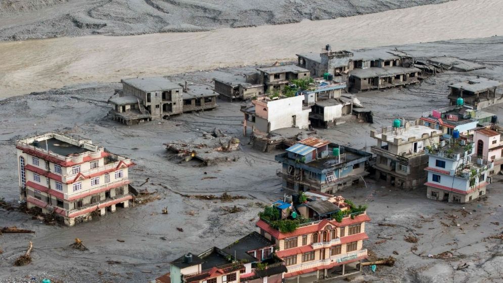 Video captures flash floods sweeping through China-Nepal border area