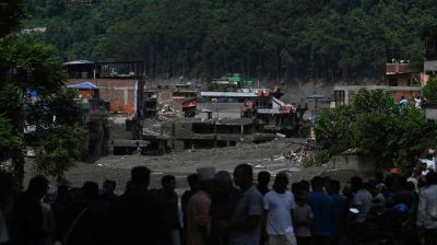 Search for 1,000 missing after deadly Nepal-Tibet floods