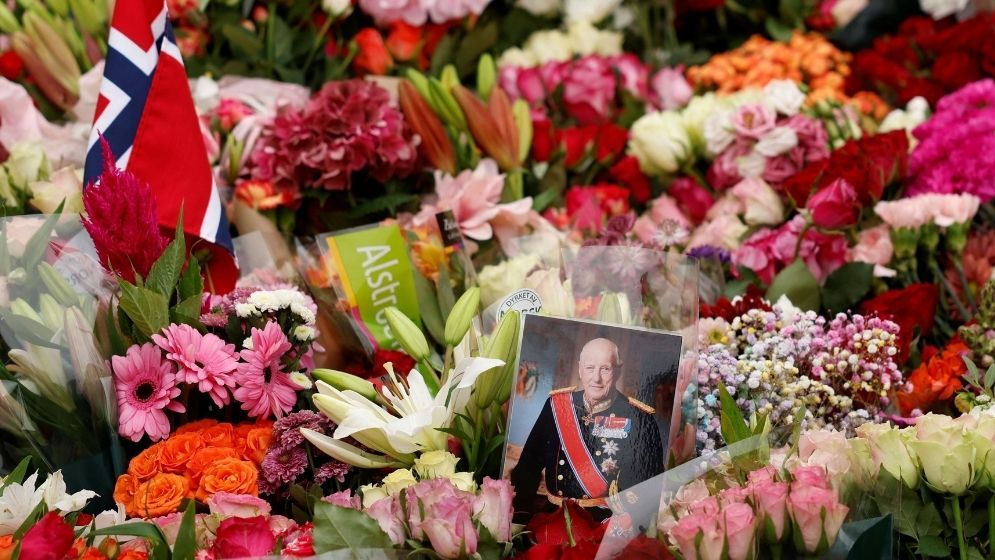 Norwegians mourn King Harald as son succeeds to throne