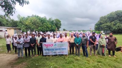 Shuvosangho distributes dengue awareness leaflets among students in Meherpur