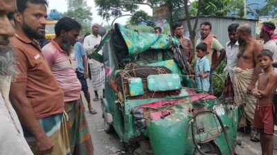 Two killed as CNG-run auto-rickshaw crashes into parked truck in Sirajganj