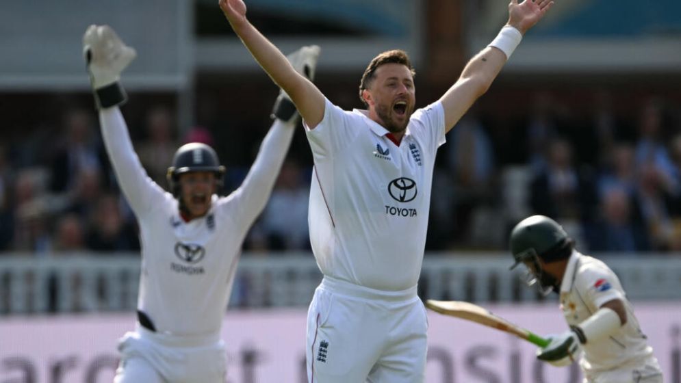 Four-wicket Robinson stars as Pakistan collapse in second Test