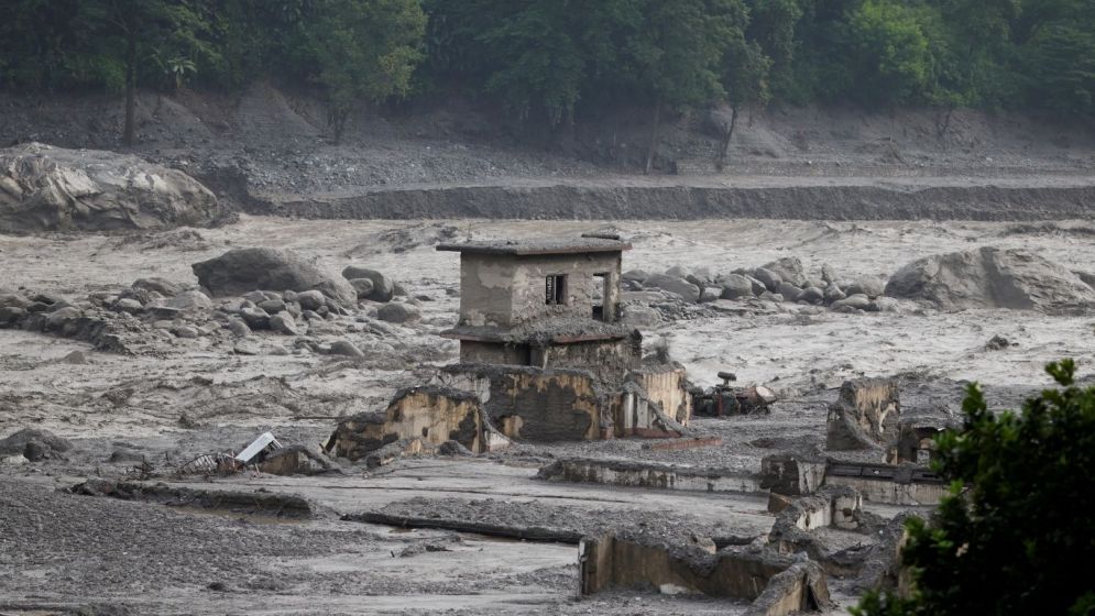 Rescuers dig into tunnel as missing toll from Nepal, China flood nears 3,000