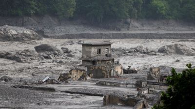 Rescuers dig into tunnel as missing toll from Nepal, China flood nears 3,000