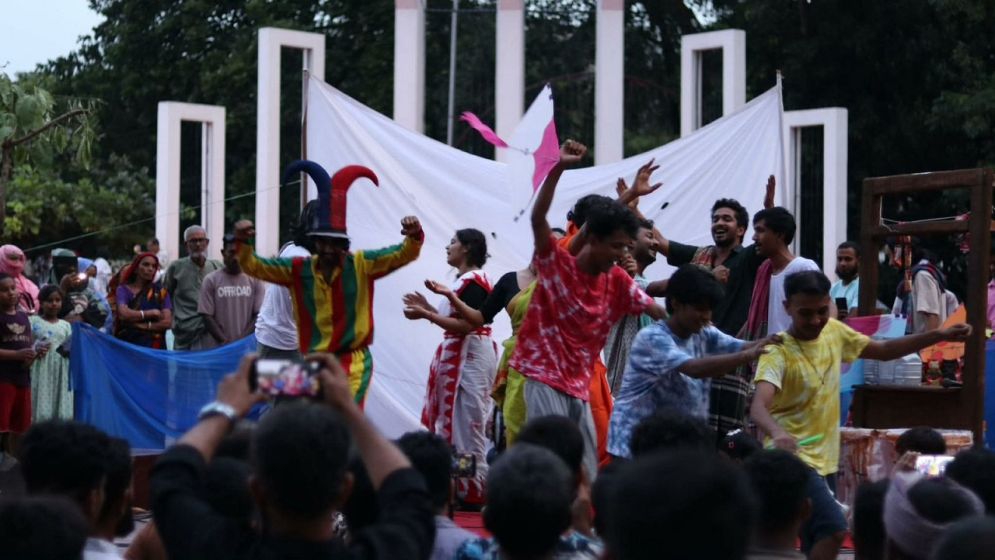 DU students stage 'Shalukdanga' highlighting risks of packaged food